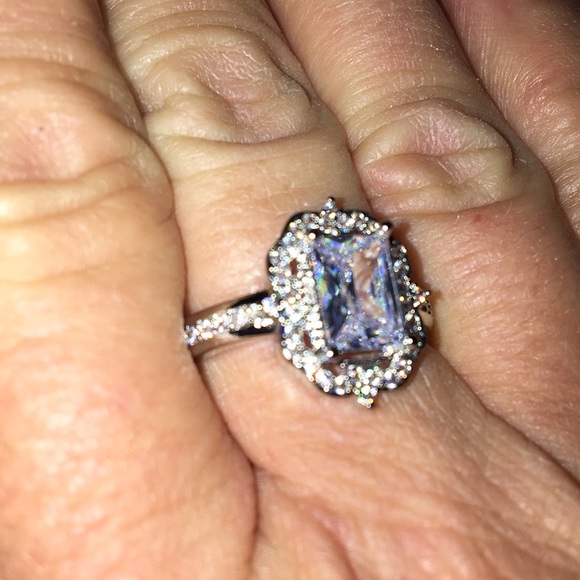 Halo 😇 Diamond Ring - Picture 2 of 4